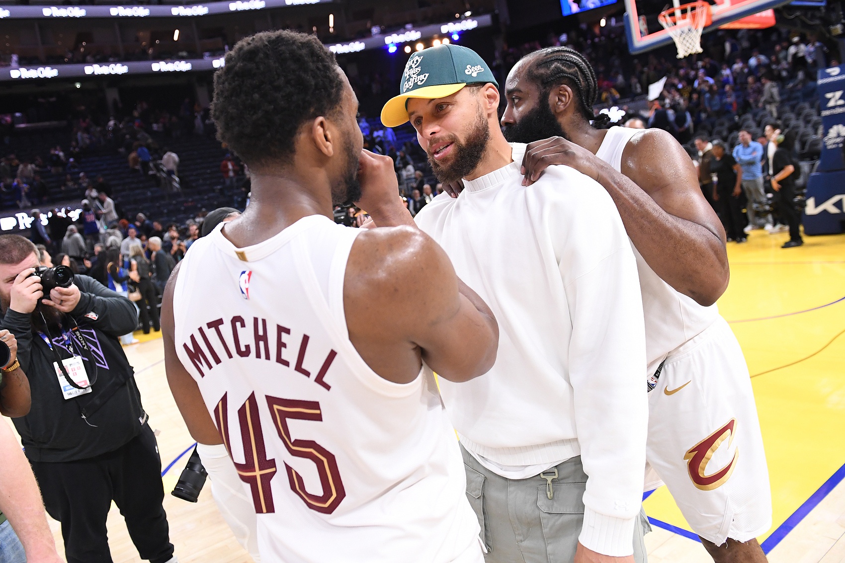 张佳玮：库里本赛季只打一半但有7个3+1排联盟第三 哈登14个第一